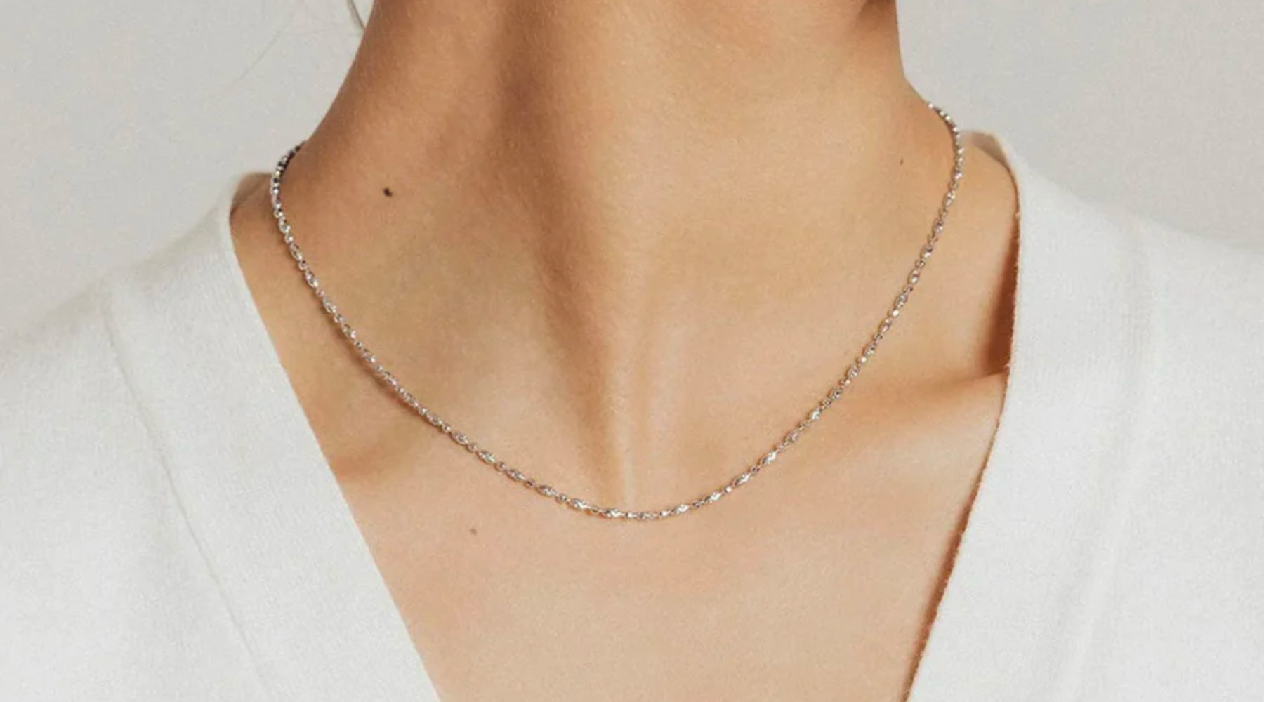 How to clean outlet a necklace