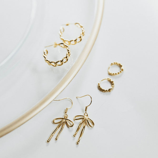 Grace Blooms Earrings Gold Bow Dangle Earrings (Gold)