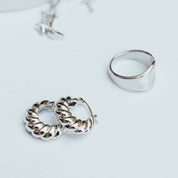 Grace Blooms Earrings Silver McKay Earrings (Silver)