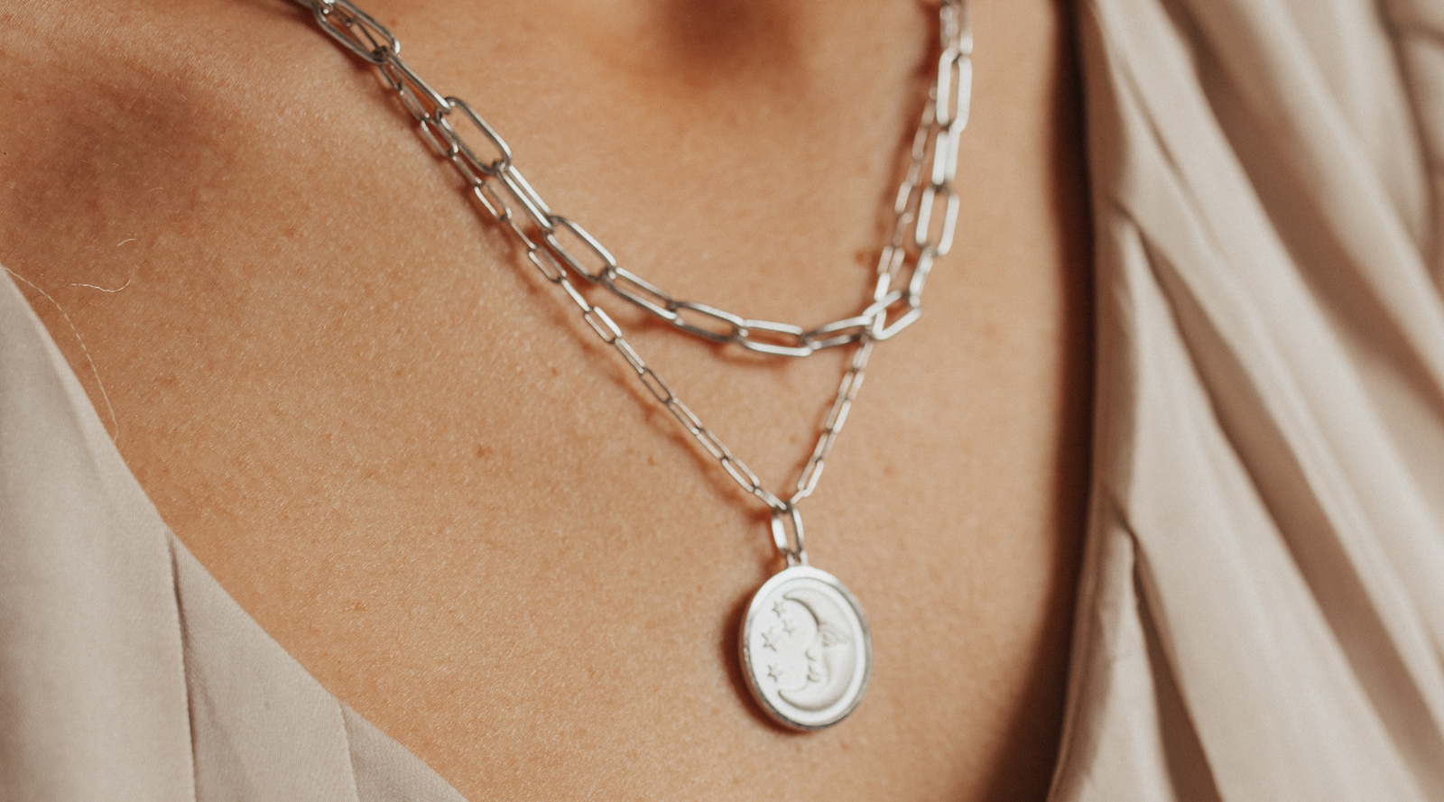 Your Ultimate Guide to Layering Necklaces & Jewelry 