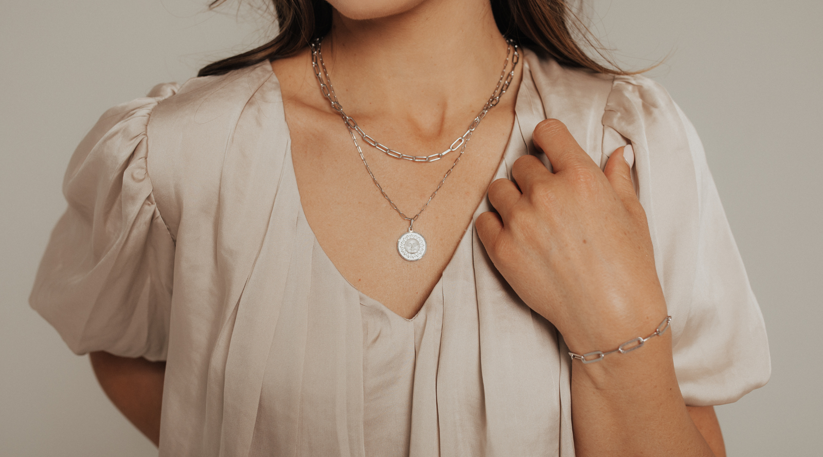A Guide to Timeless Jewelry for Women