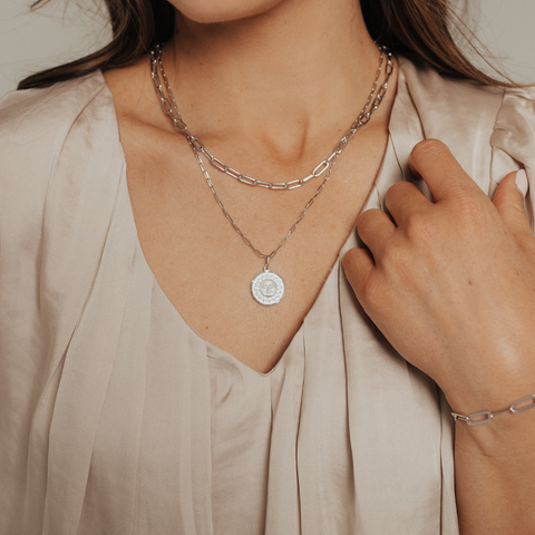 A Guide to Timeless Jewelry for Women
