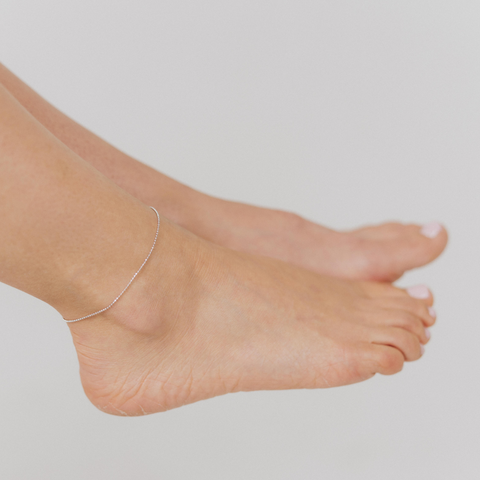 15 Ideas for Styling an Anklet