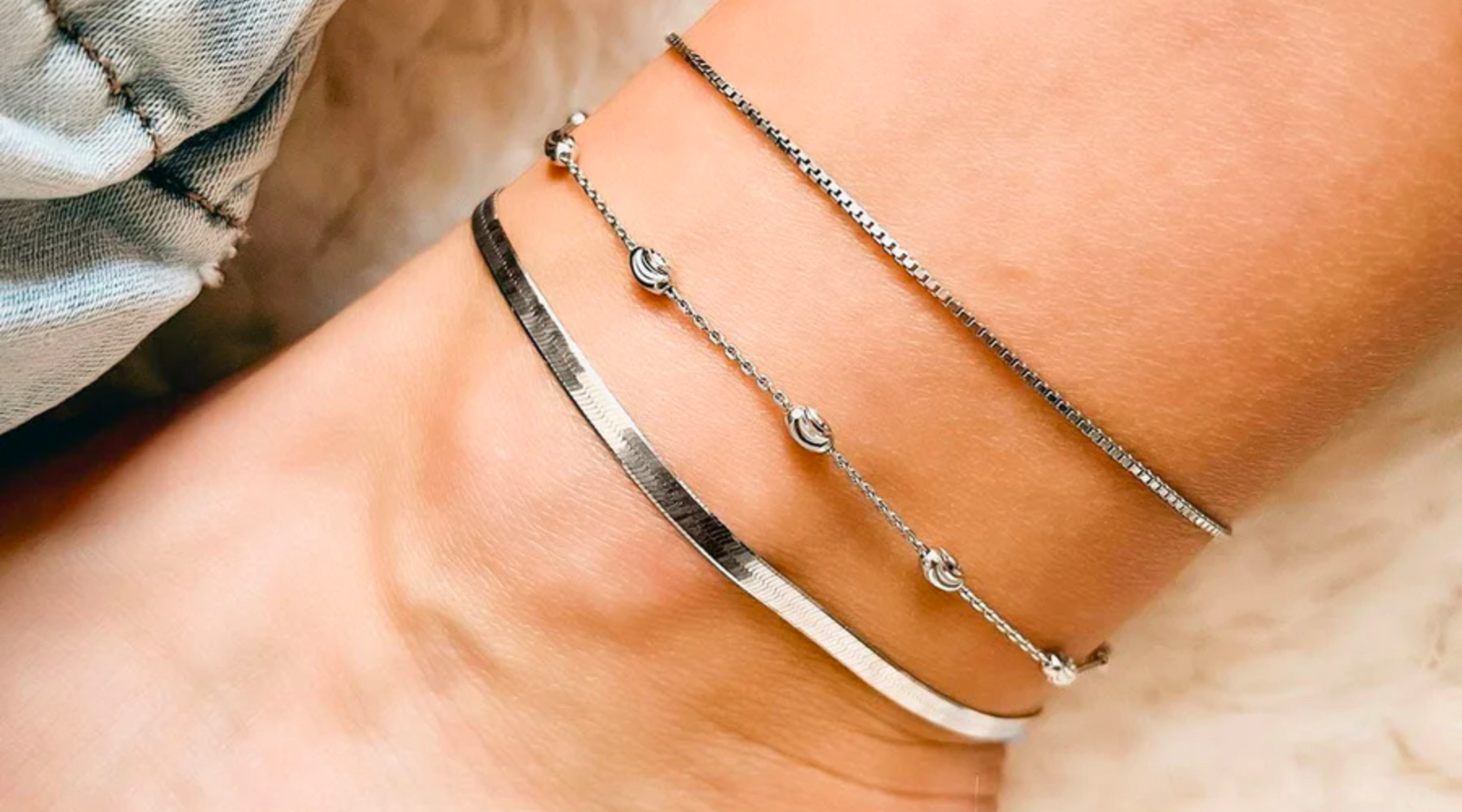 A Guide to Cute Anklets to Wear with Any Outfit