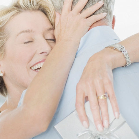 A Husband's Guide to Anniversary Jewelry: What's the Perfect Gift?