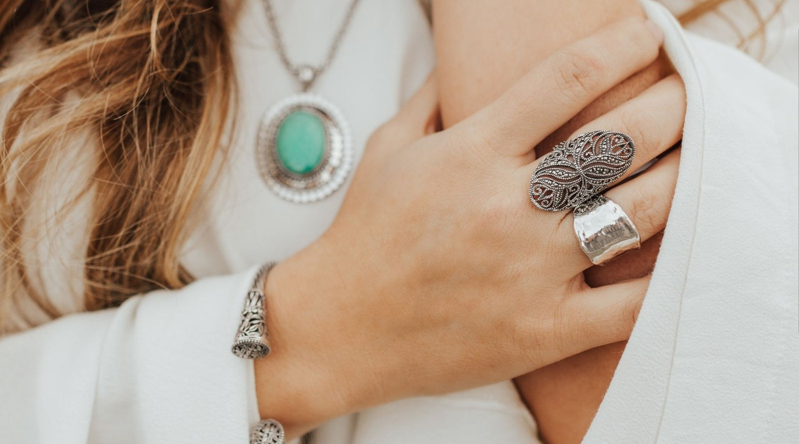 8 Tips on Choosing Silver Rings for Winter Outfits