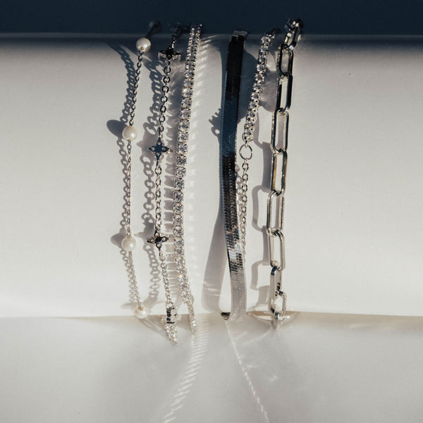 Grace Blooms Bracelets Silver Tennis Bracelet (Silver)