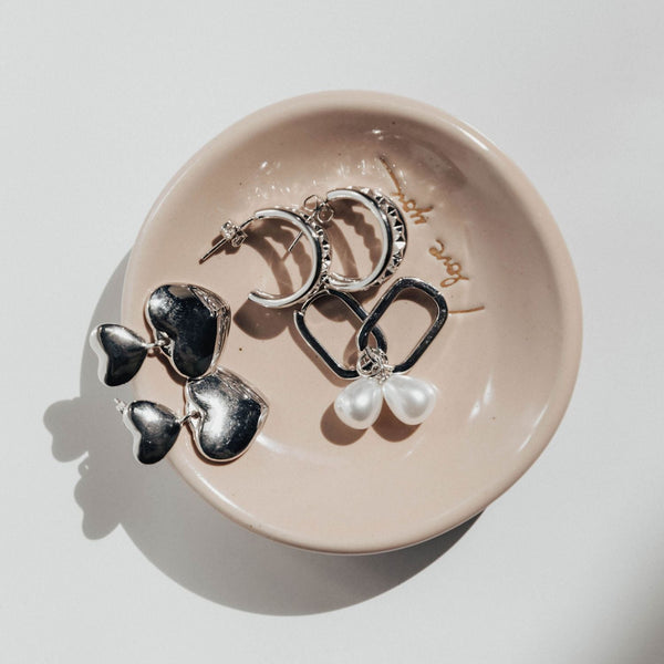 Grace Blooms Earrings Mabel Heart Earrings (Silver)