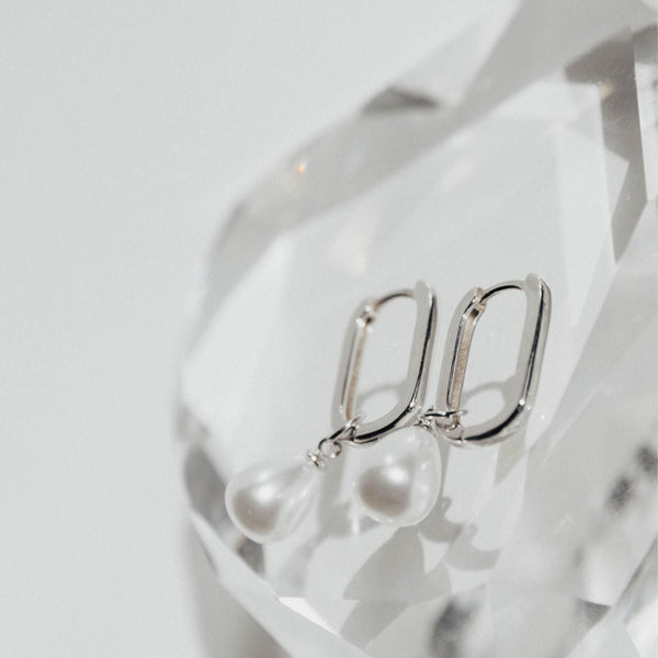 Grace Blooms Earrings Maggie Earrings (Silver)