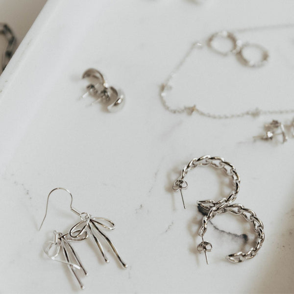 Grace Blooms Earrings Silver Bow Dangle Earrings (Silver)
