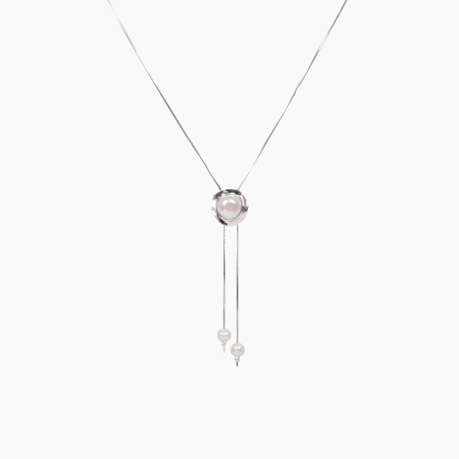 Masami Pearls Necklaces White Freshwater Pearl Bolo Necklace in Detailed Sterling Silver